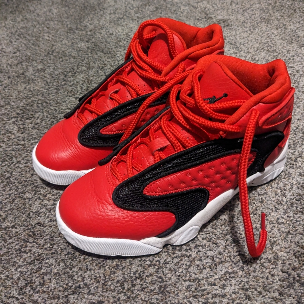 Womens Air Jordan OG university red black sized 6